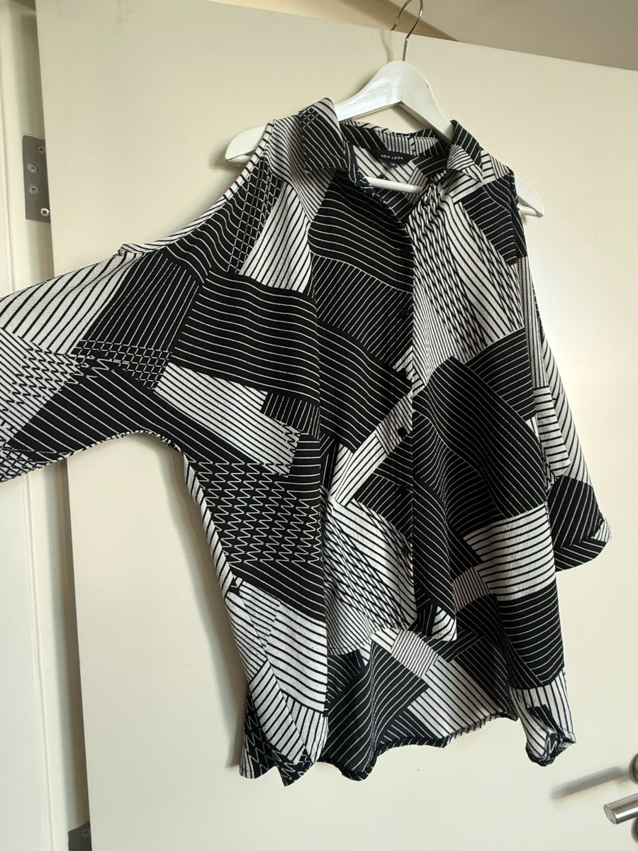 New Look Black & White Abstract Top UK14