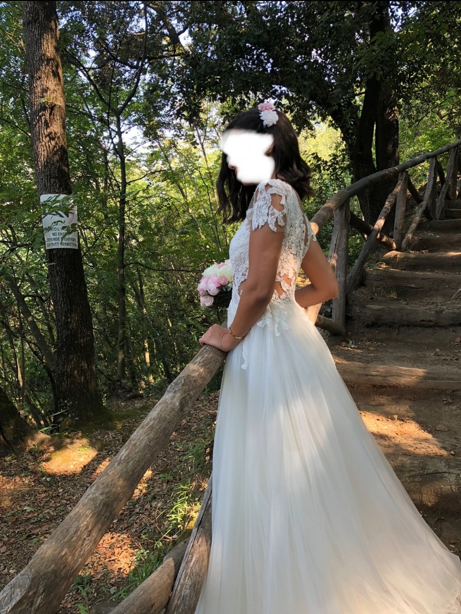 Lillian West Brand new wedding dress photo 3