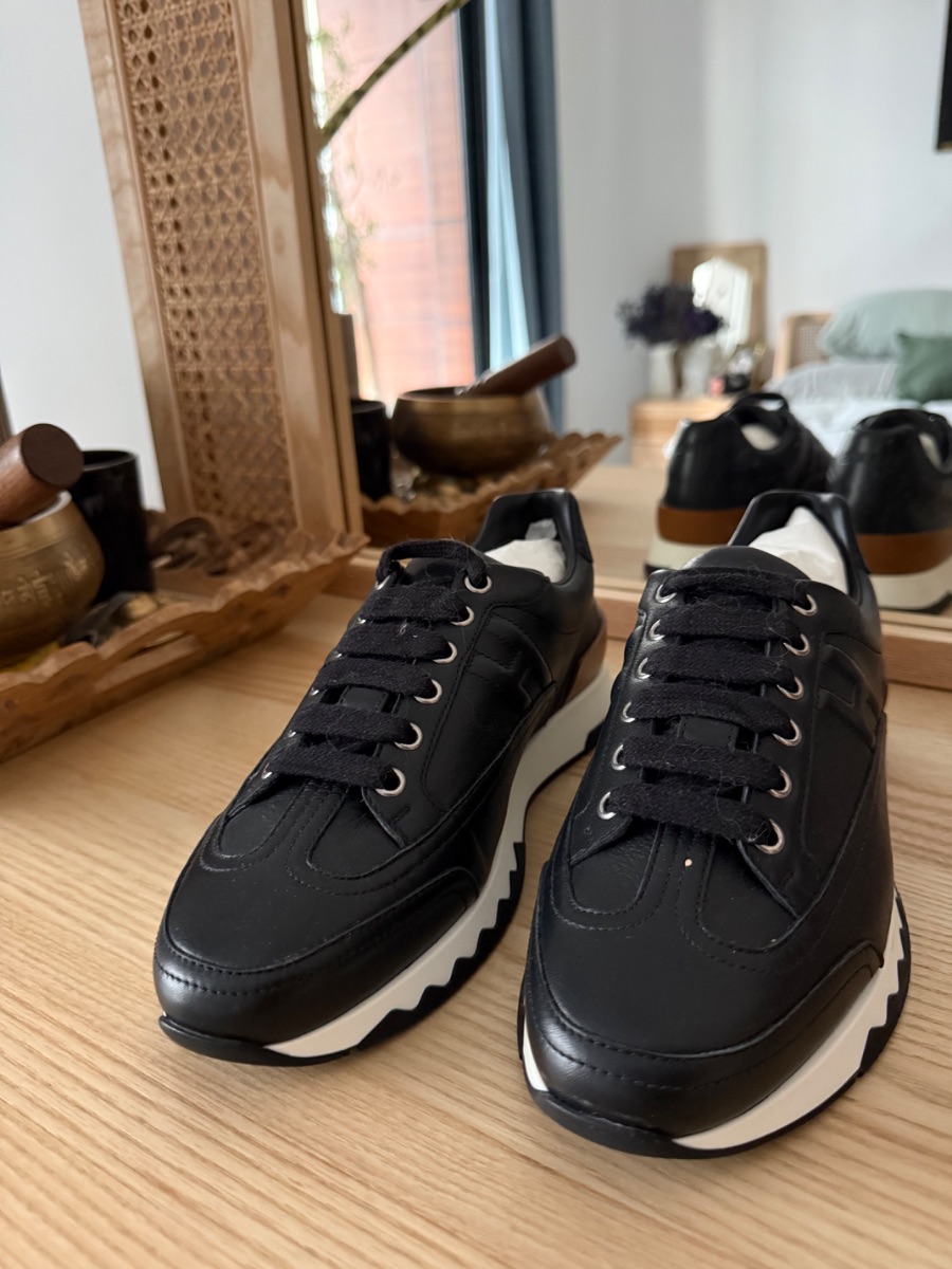 Hermes navy blue sneakers photo 2