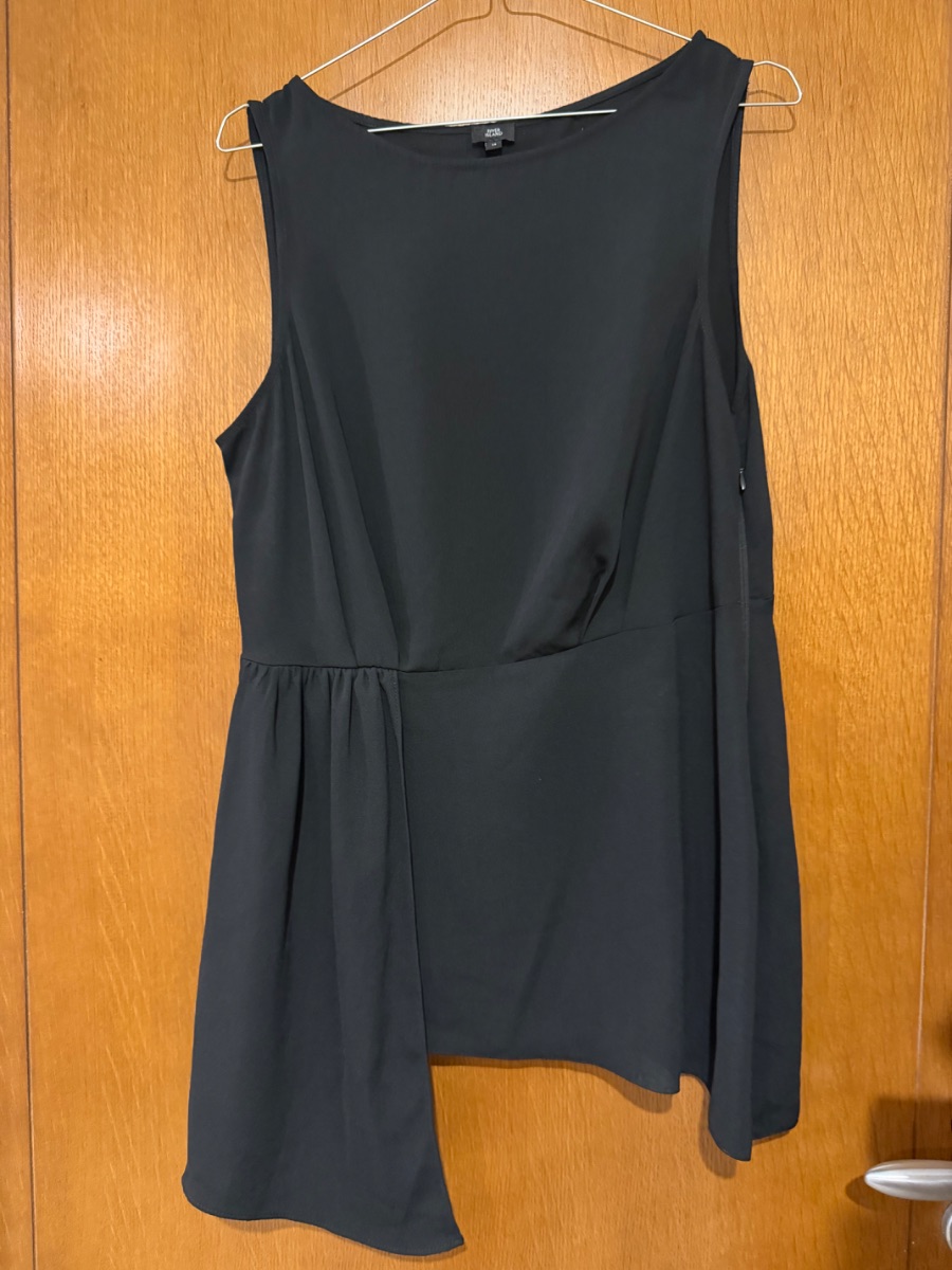 River Island Black Top photo 2