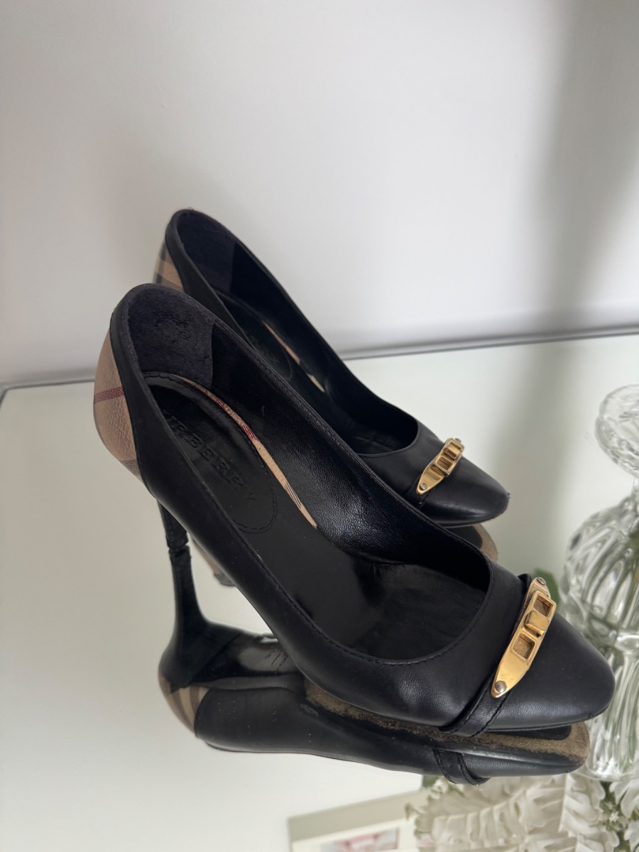 Burberry Black Leather Pumps photo 2