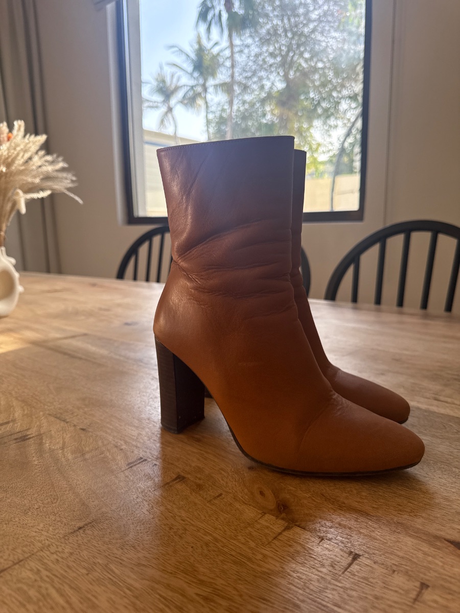 Jonak Paris camel brown leather boots