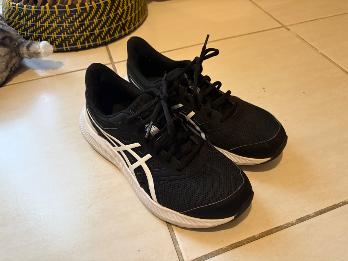 Women’s Asics trainers size EUR40 (UK 6.5) photo 2
