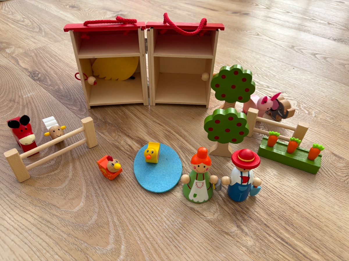 Wooden farm toy photo 2