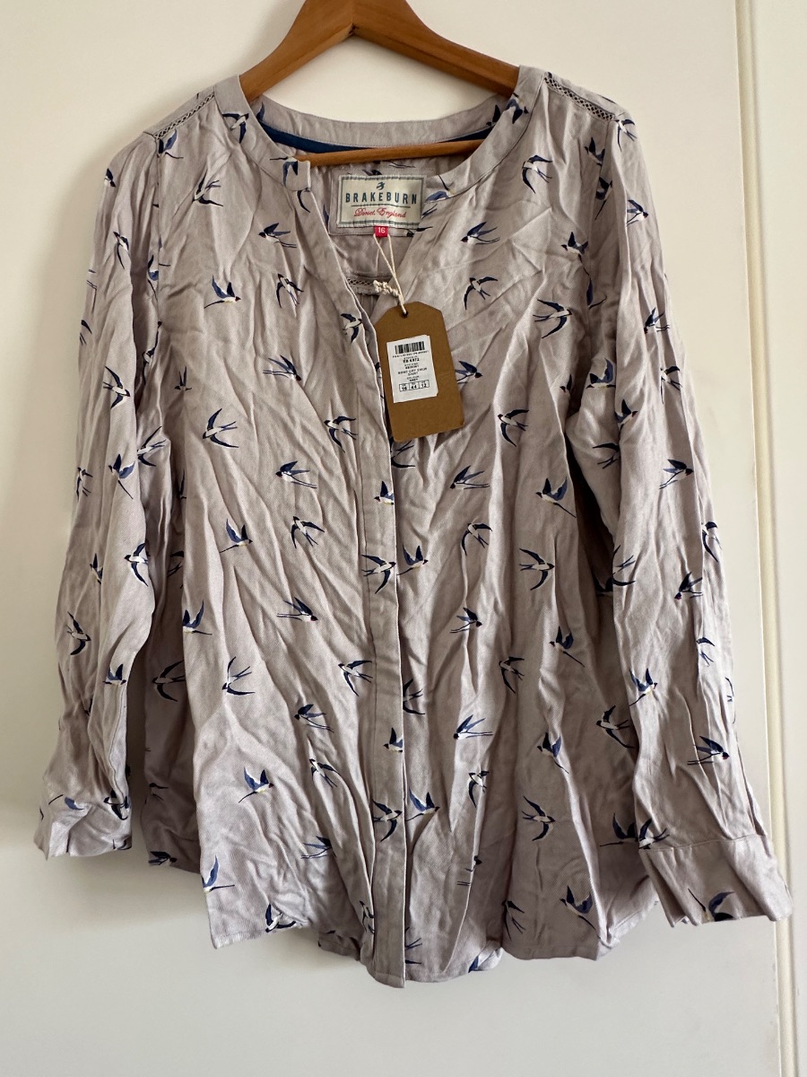Brakeburn swallow bird long sleeve shirt