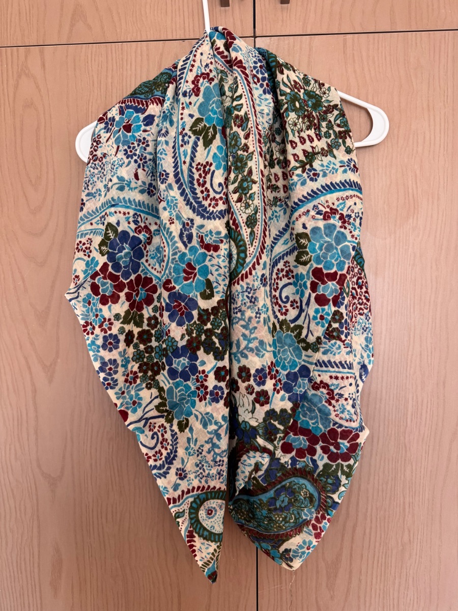 Lightweight paisley patterned cotton shawl photo 3