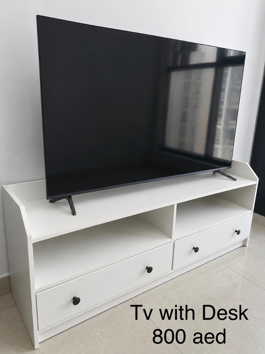 TCL Tv with the unit