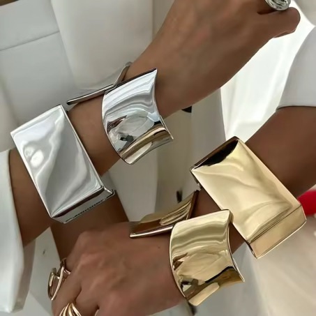 Maison Queenjah Oversized bracelet sets