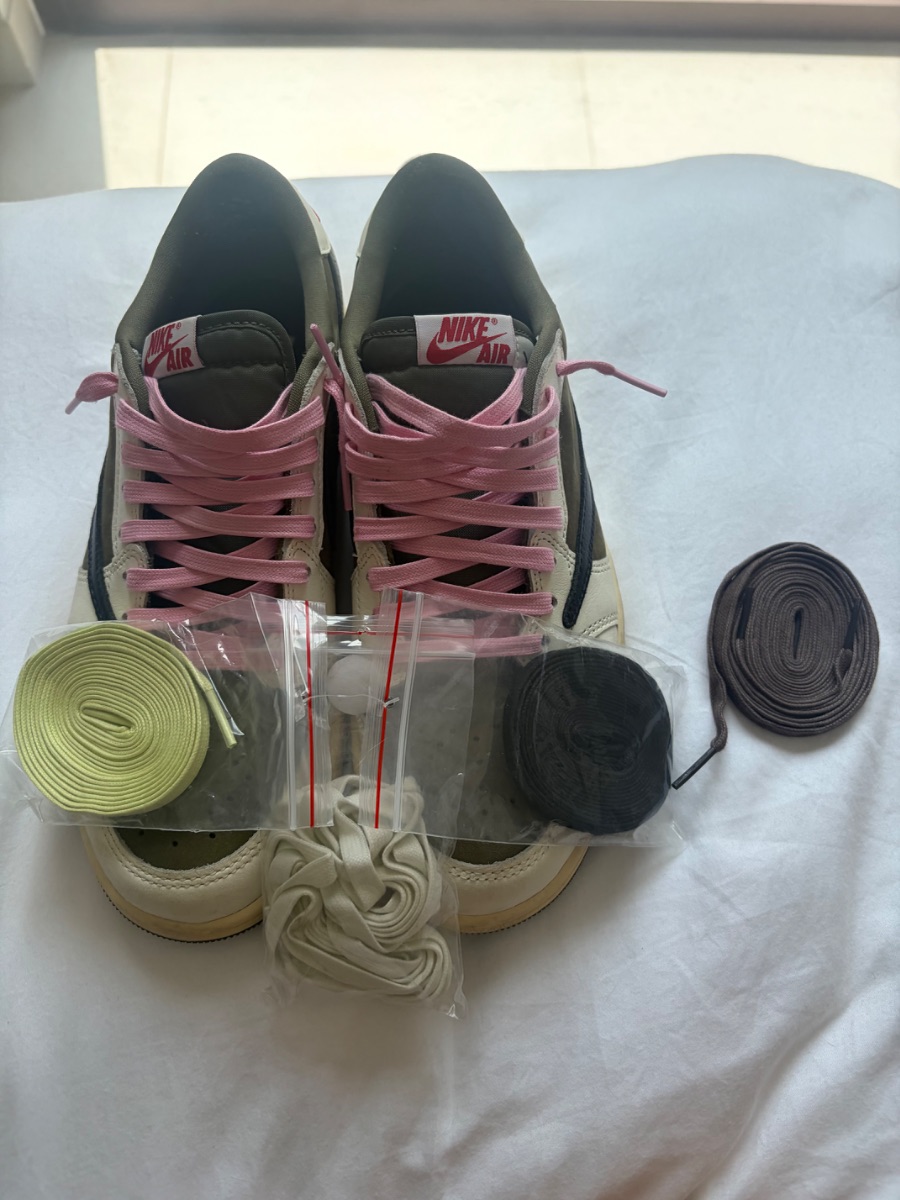 Nike Air Jordan 1 Retro Low OG SP x Travis Scott 'Medium Olive' photo 3
