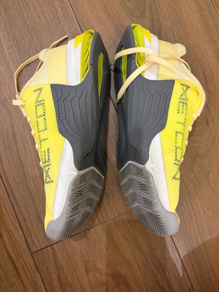 Nike yellow trainers photo 2