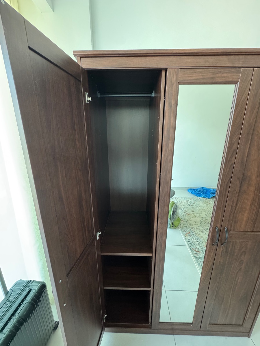 IKEA 3-door wardrobe with mirror photo 2
