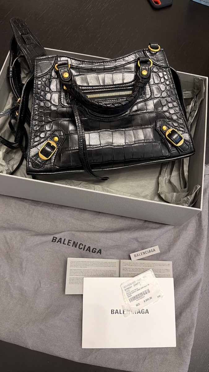 BALENCIAGA photo 3