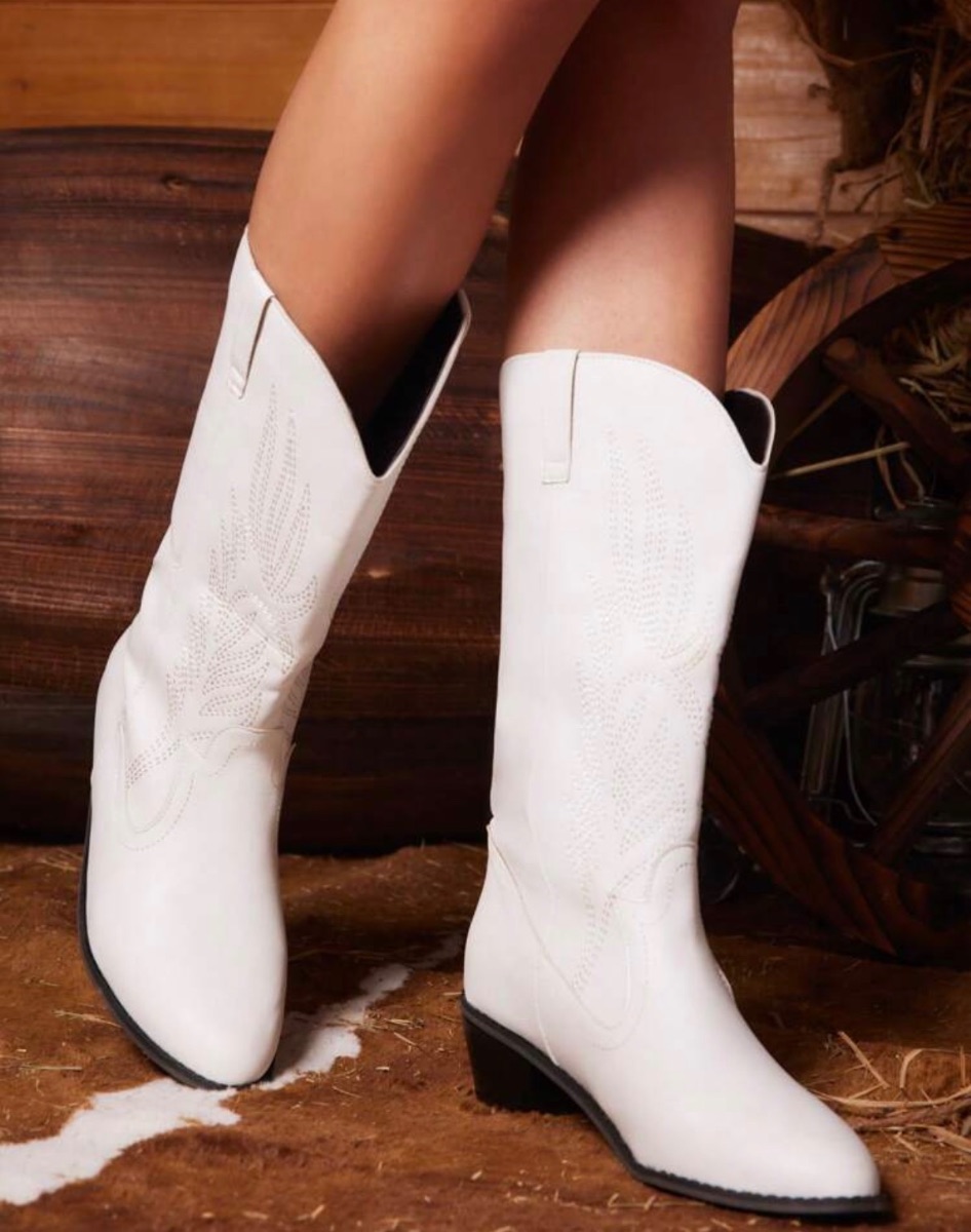 Shein White cowboy boots size 6 never worn photo 3