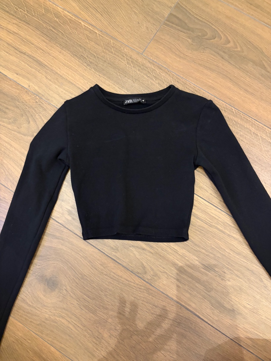 Zara cropped long sleeve shirt.