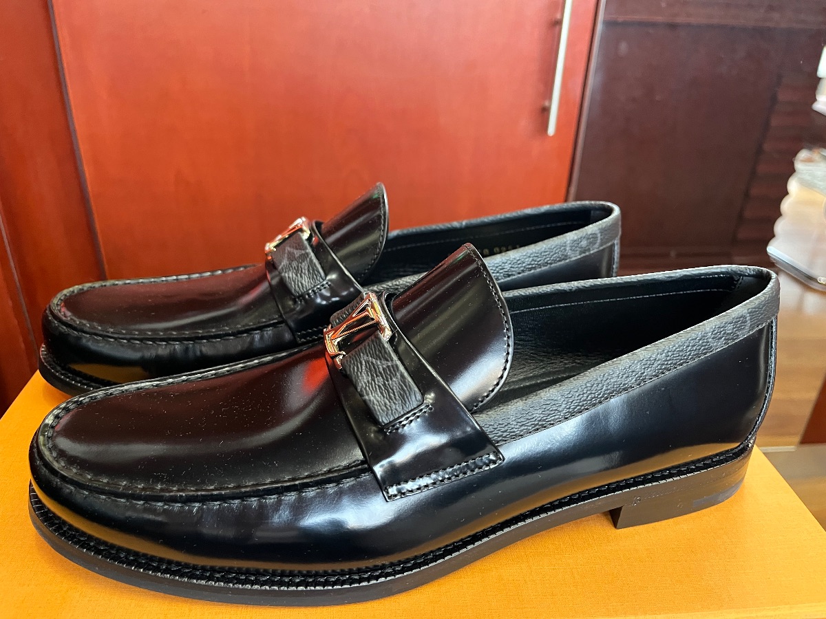 ORIGINAL LOUIS VUITTON MAJOR SHOES photo 2