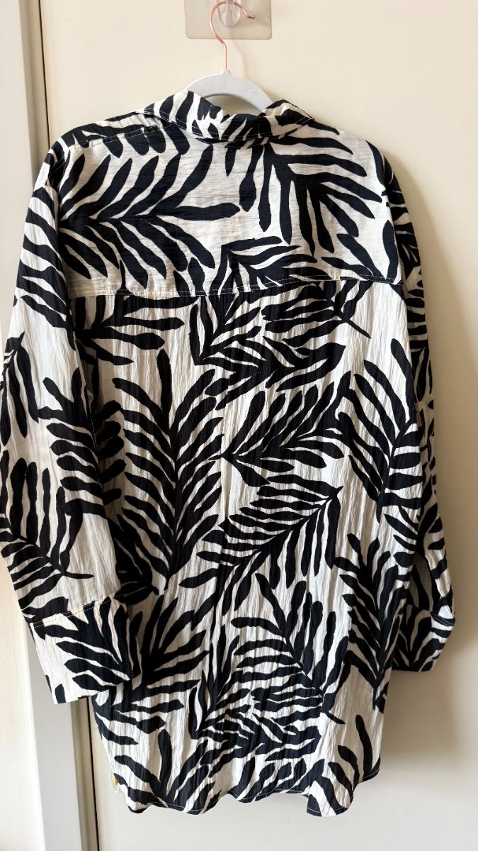 H&M Blk & White Print Blouse Medium photo 2