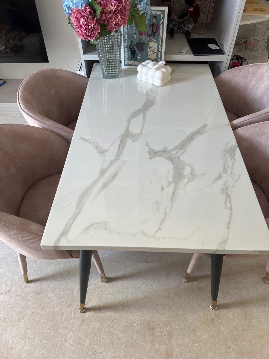 Dining table good for one bed