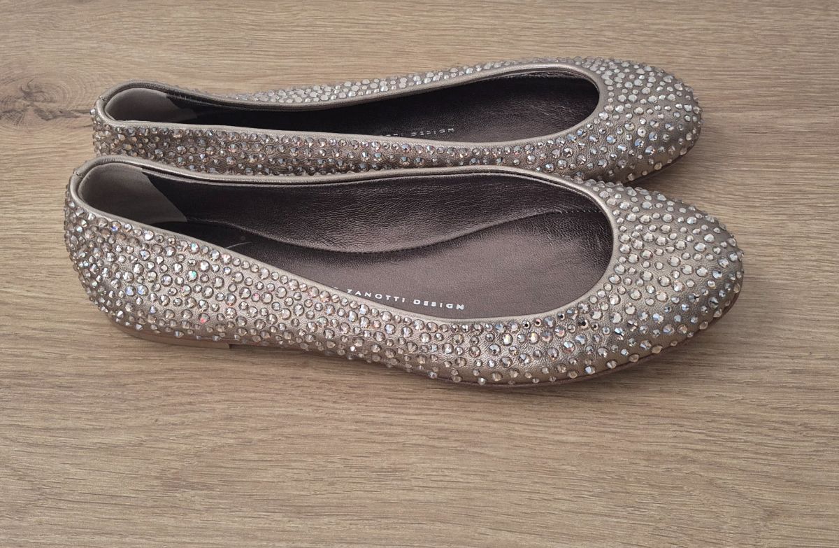 Giuseppe Zanotti crystal embellished pumps photo 2