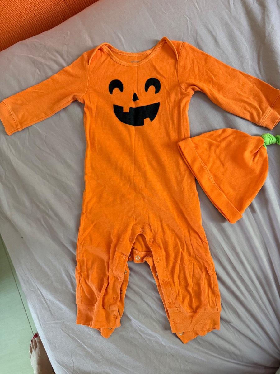 Carters Adorable Halloween Baby Romper Set – Pumpkin