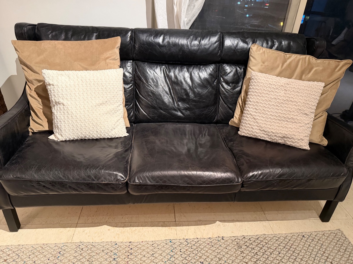 Three seaters marina home leather couch