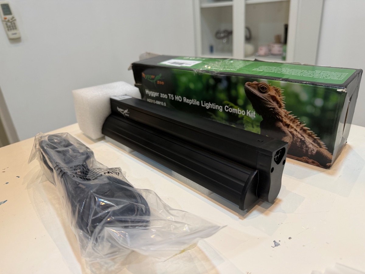 Reptile aquarium light photo 3
