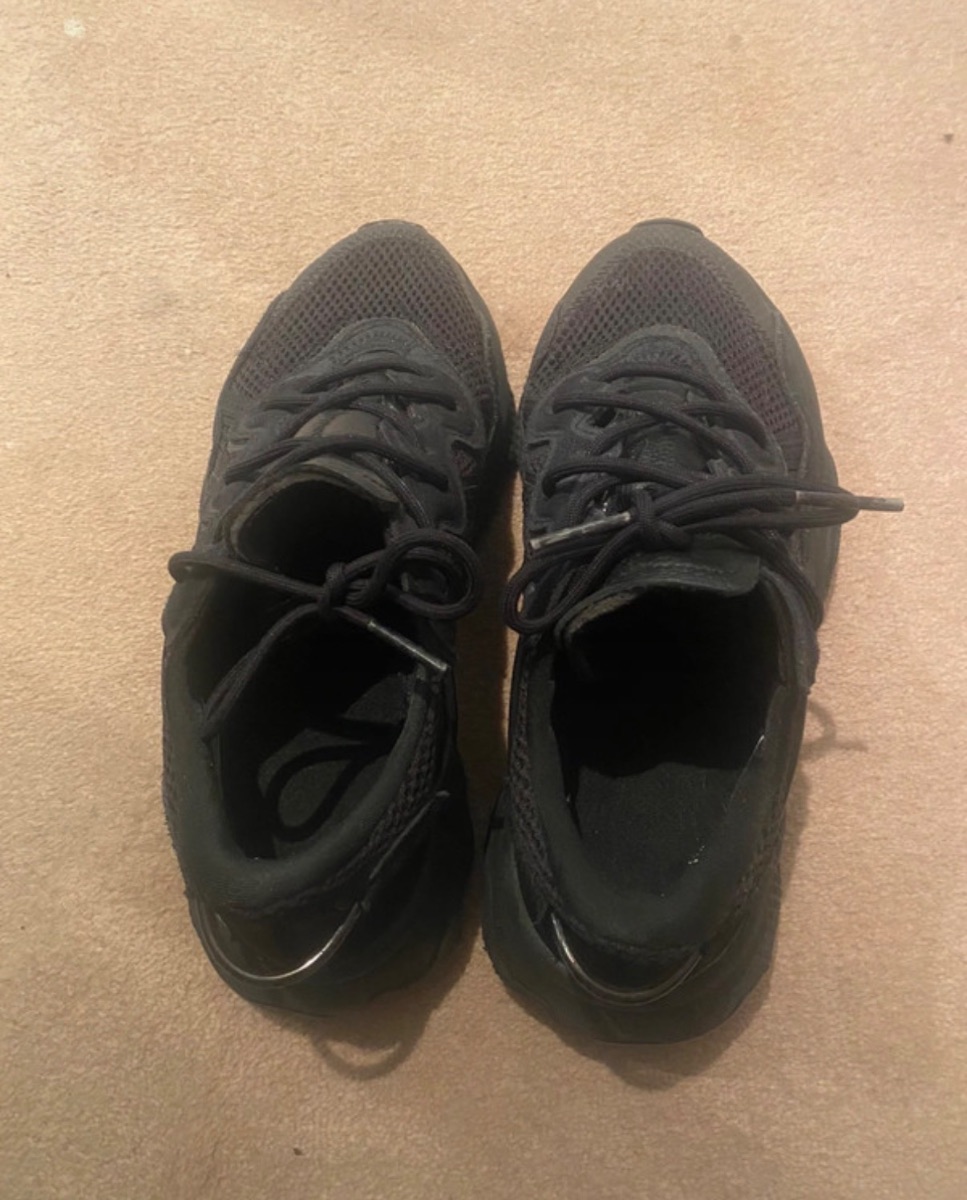Adidas Black Ozweego’s