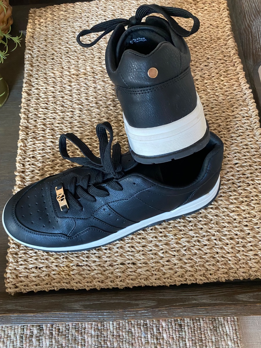 Unsure Leather sneaker
