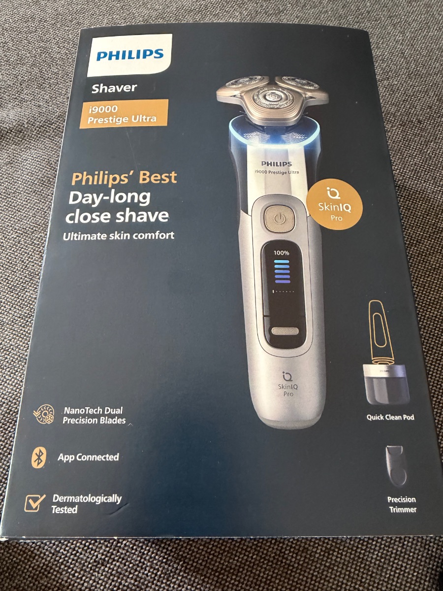 Philips i9000 electric shaver