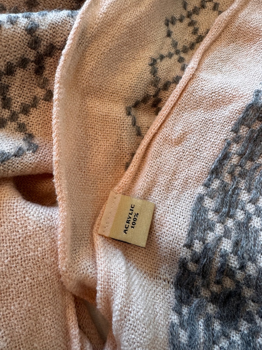 Light pink patterned shawl photo 3