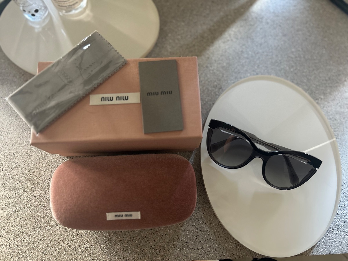 Miu Miu black sunglasses photo 3