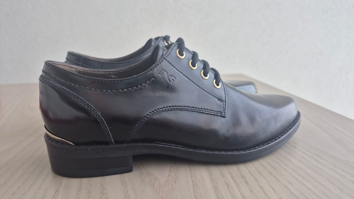 Nero Giardini Black Leather Derby Oxfords with Gold Metallic Heel Accent