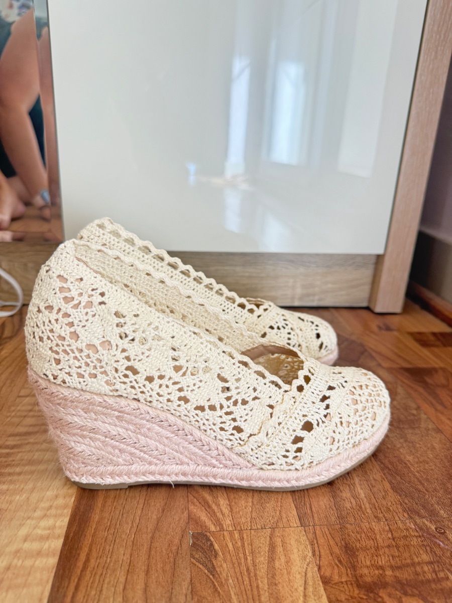 Authentic Local Cute fabric lace shoes photo 2