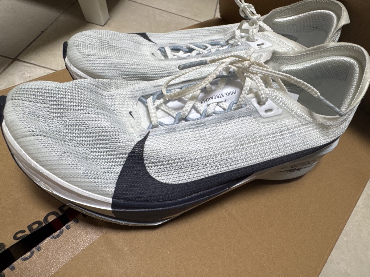 Nike Light weight running shoes photo 2