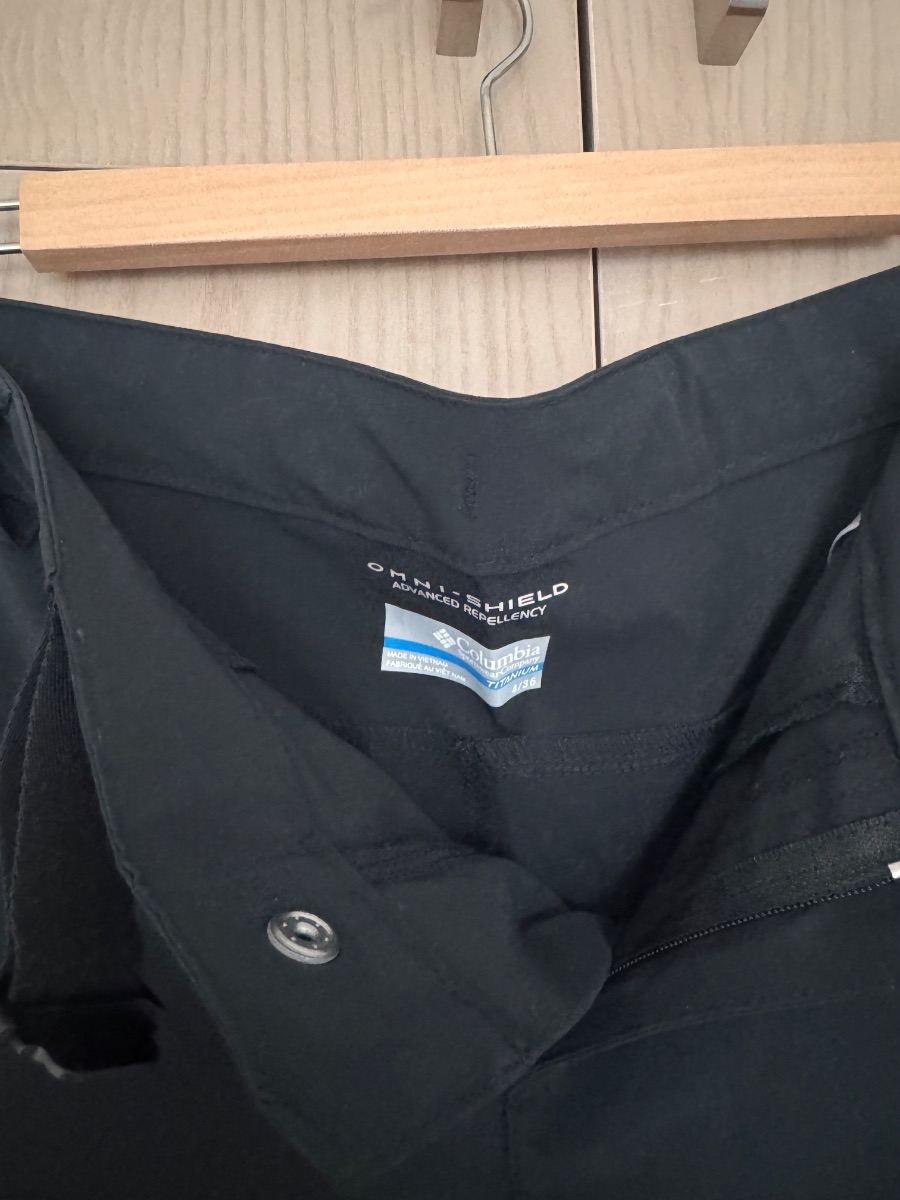 Columbia titanium black outdoor shorts photo 3