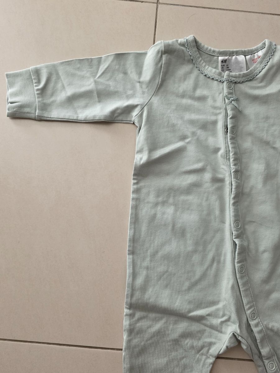 H&M Romper Sleepsuit photo 3
