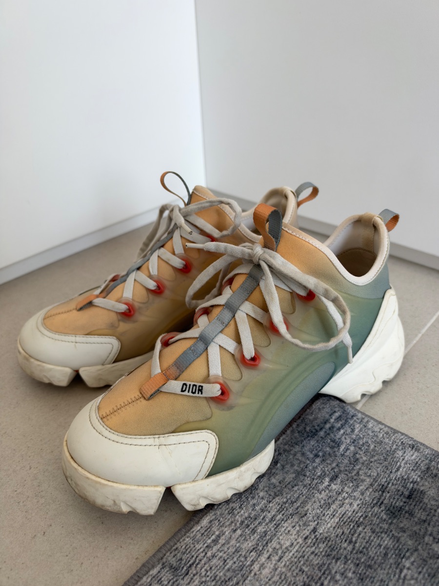 Dior D-Connect Sneaker in the Multicolor Dioraura Gradient | Size 38