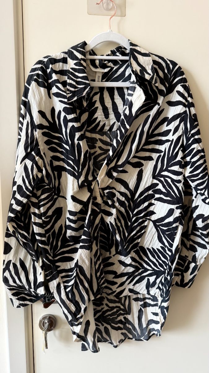 H&M Blk & White Print Blouse Medium