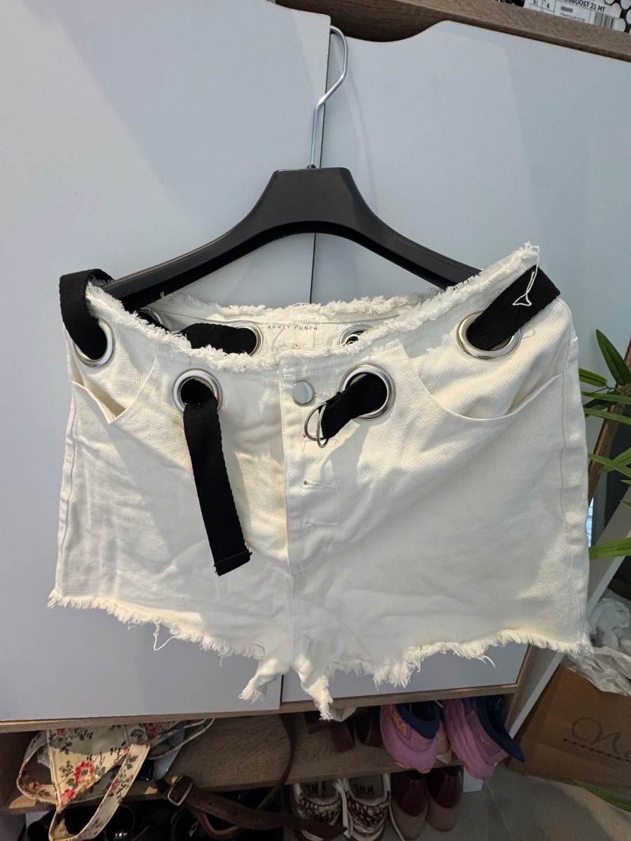 Honey punch Distressed Shorts with belt photo 2