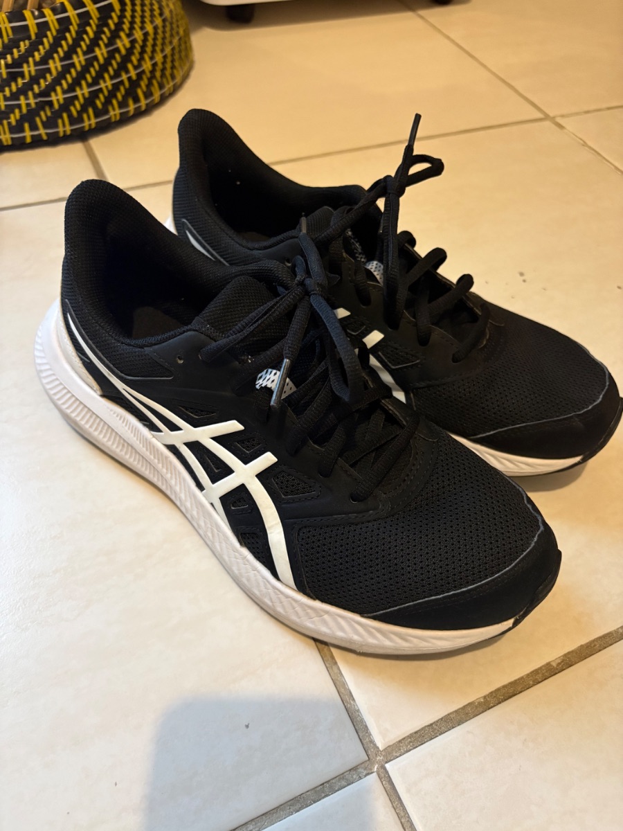 Women’s Asics trainers size EUR40 (UK 6.5)