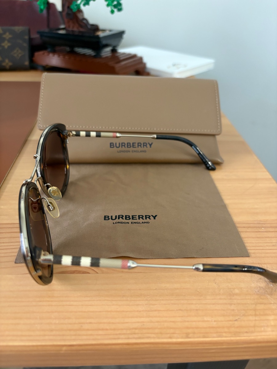 Burberry sunglasses photo 3