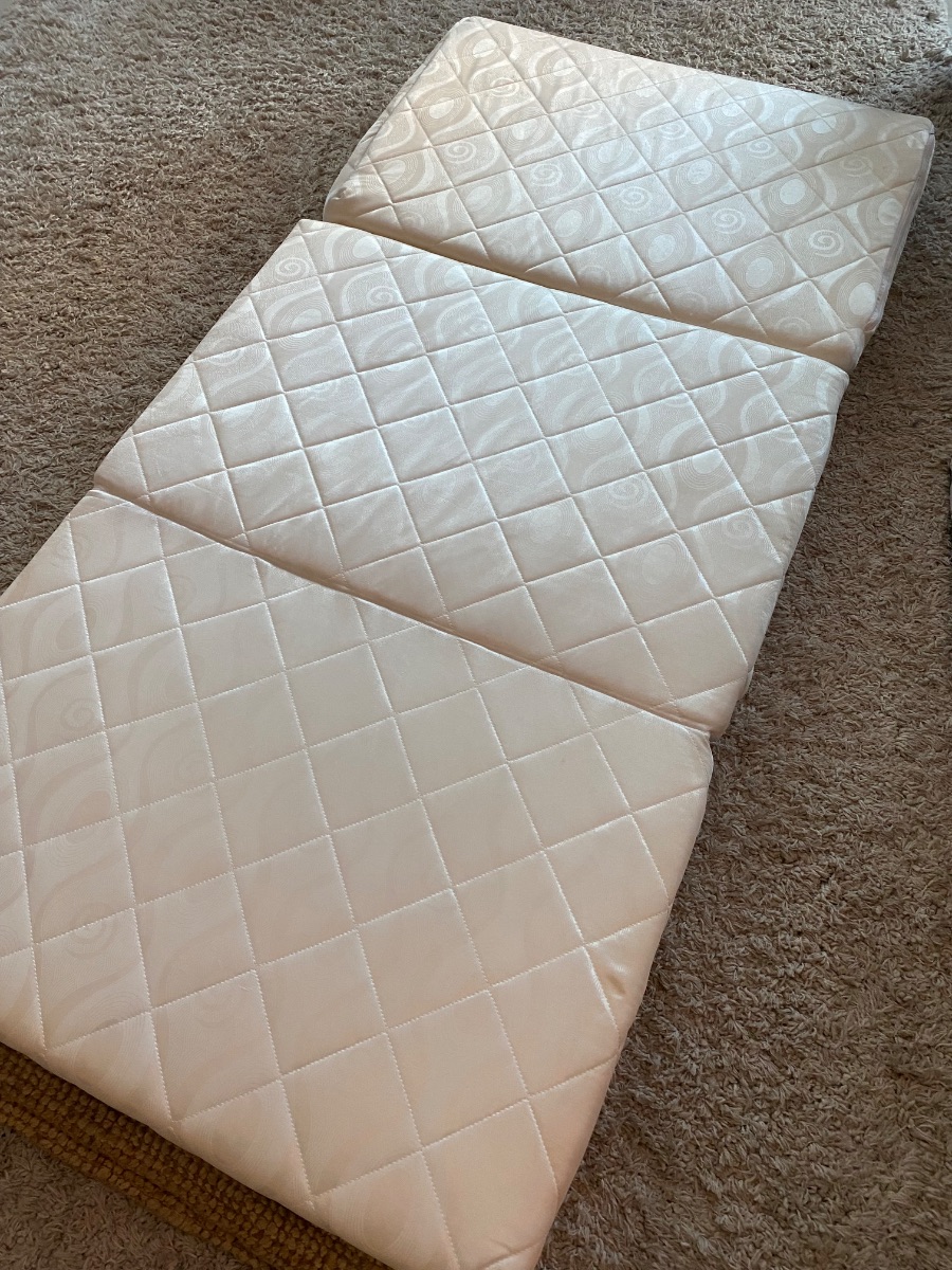 Tri fold foam mattres photo 2