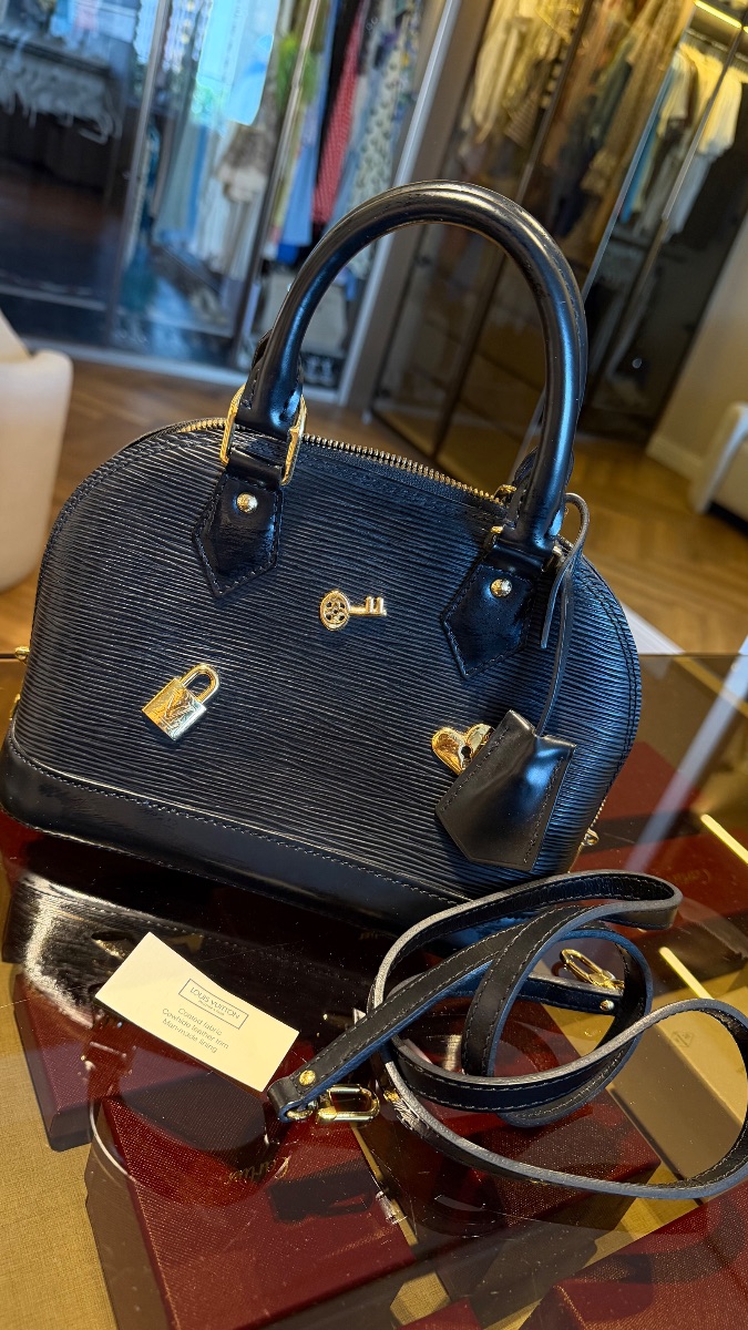 Louis Vuitton love edition Alma bb photo 3