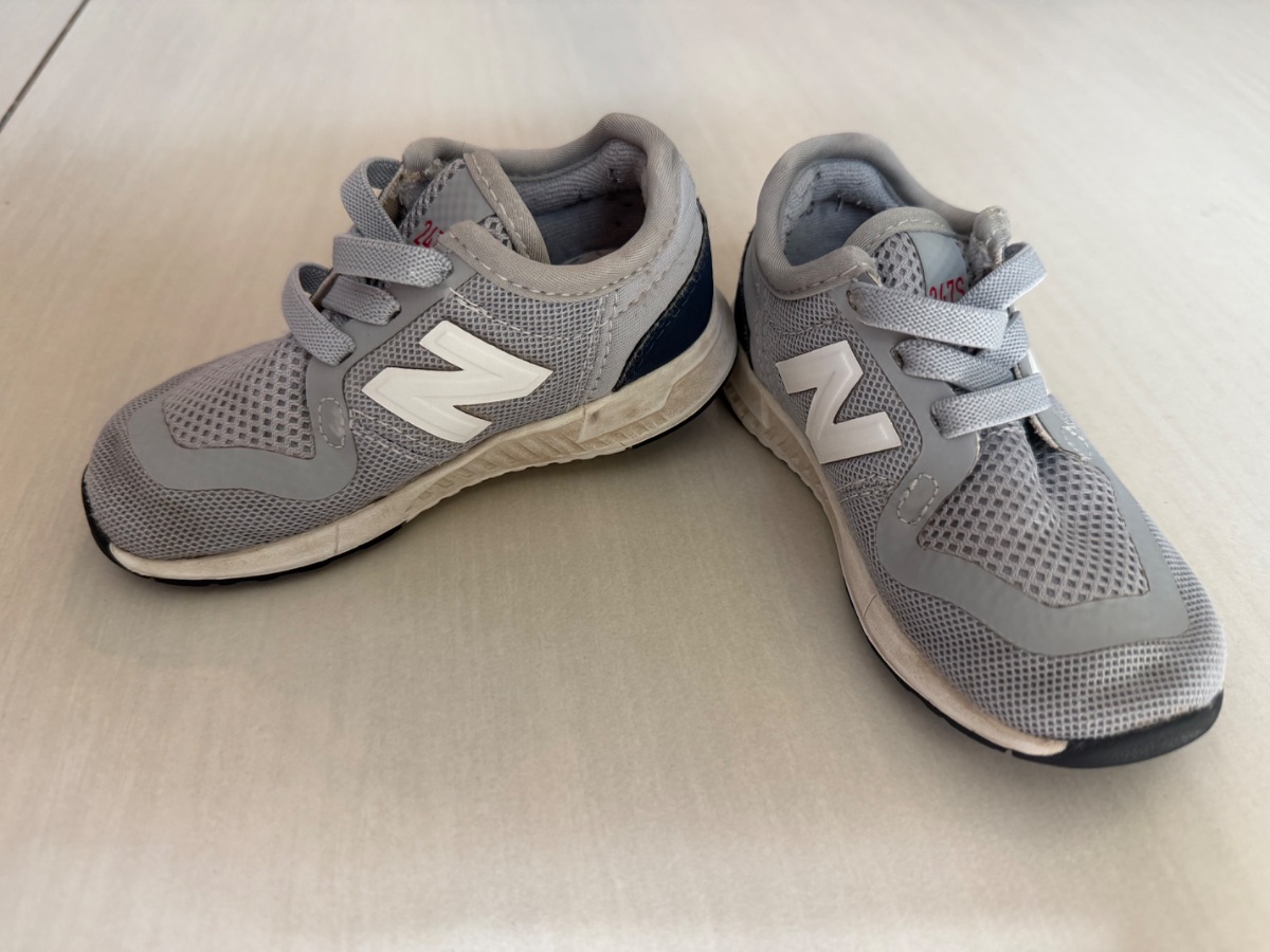 New balance boys shoes 22,5