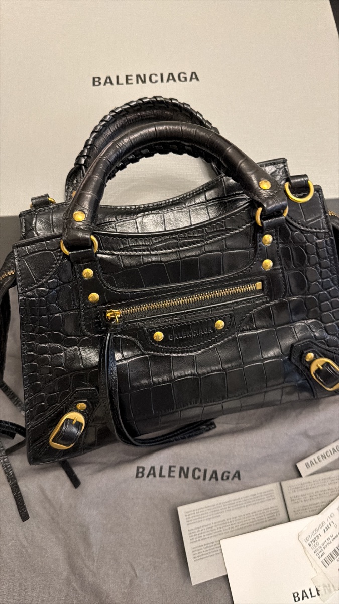 BALENCIAGA