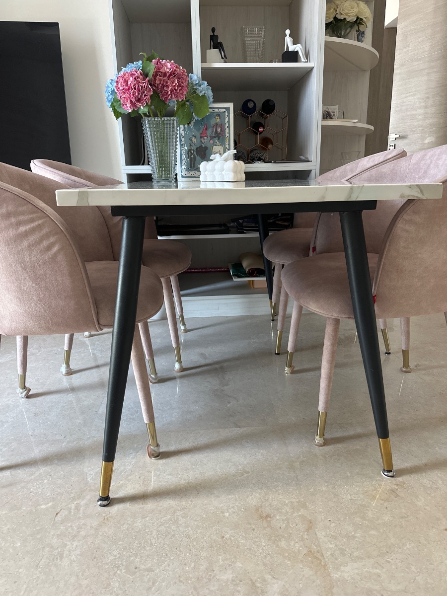 Dining table good for one bed photo 2