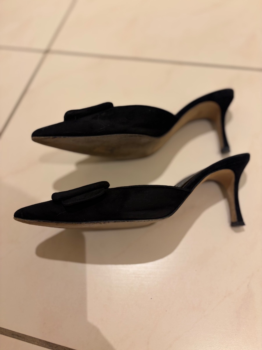 Pre-loved Manolo Blahnik Maysale Mules | black photo 3