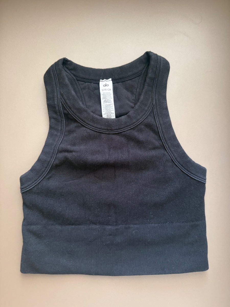 Alo crop top photo 2