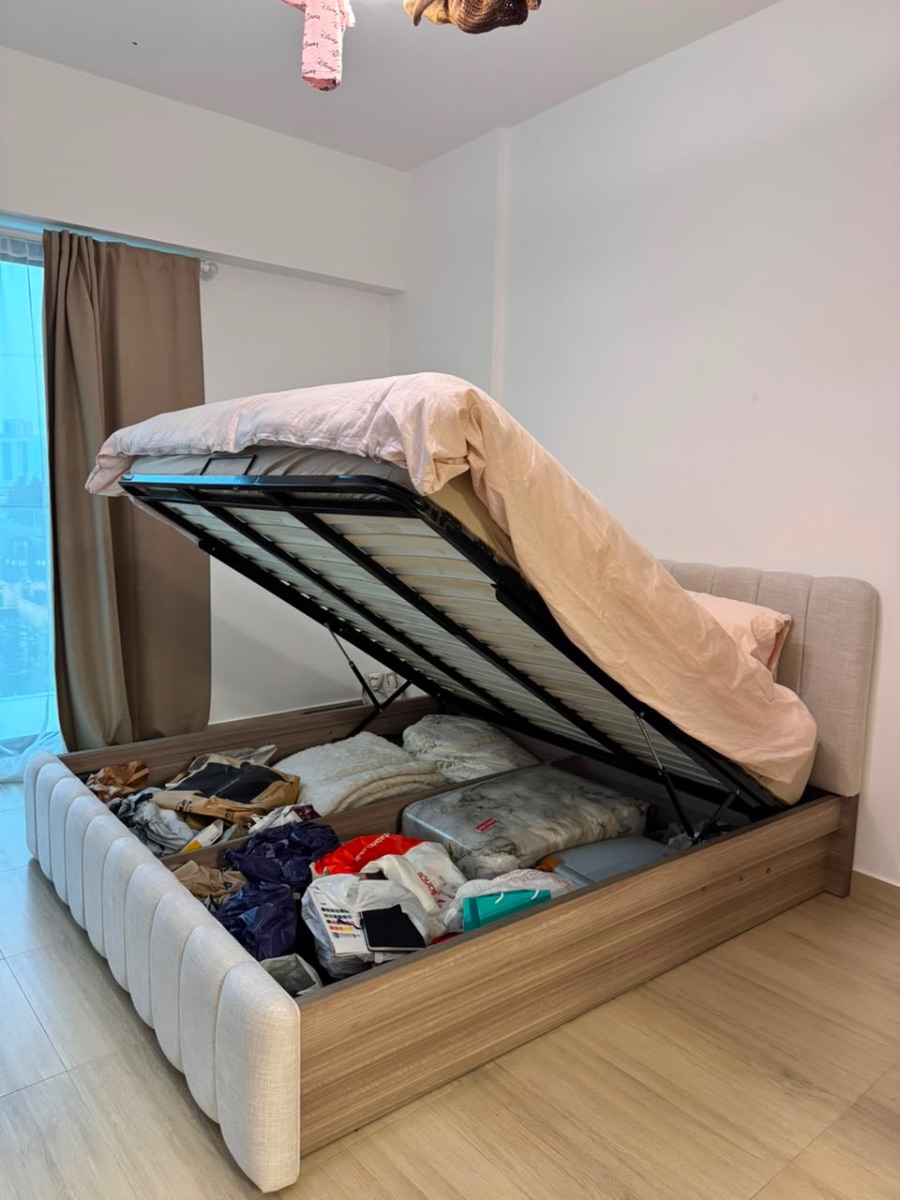 Home Centre Warner King bed with Hydraulic Storage photo 2