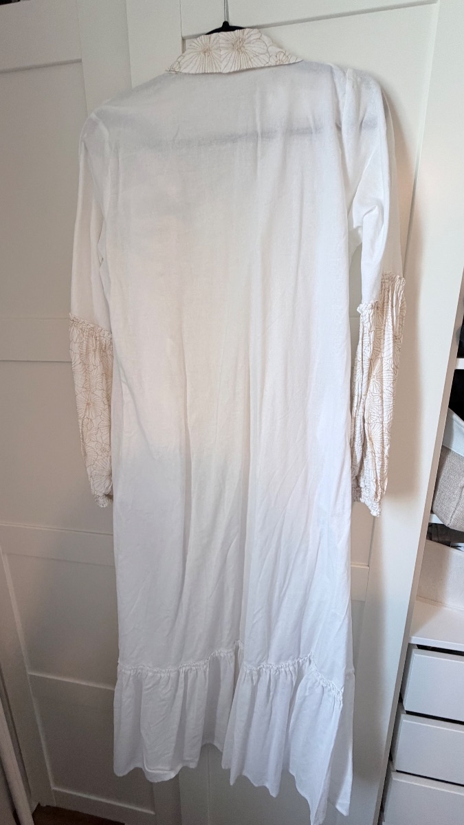 Especia White Embroidered Kaftan Dress with Gold Stitching – Size L photo 2
