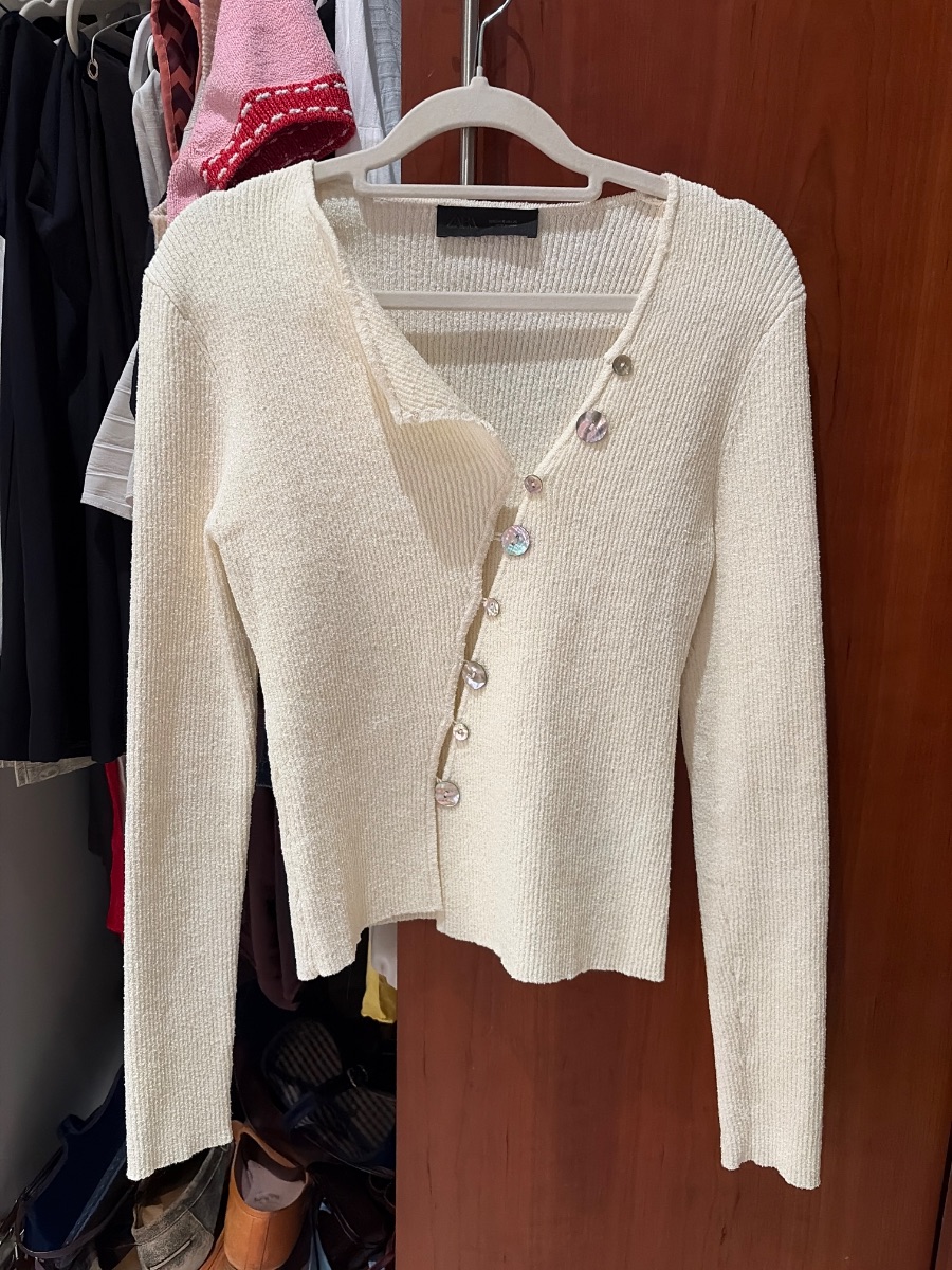 Top Zara sweater open with nacar